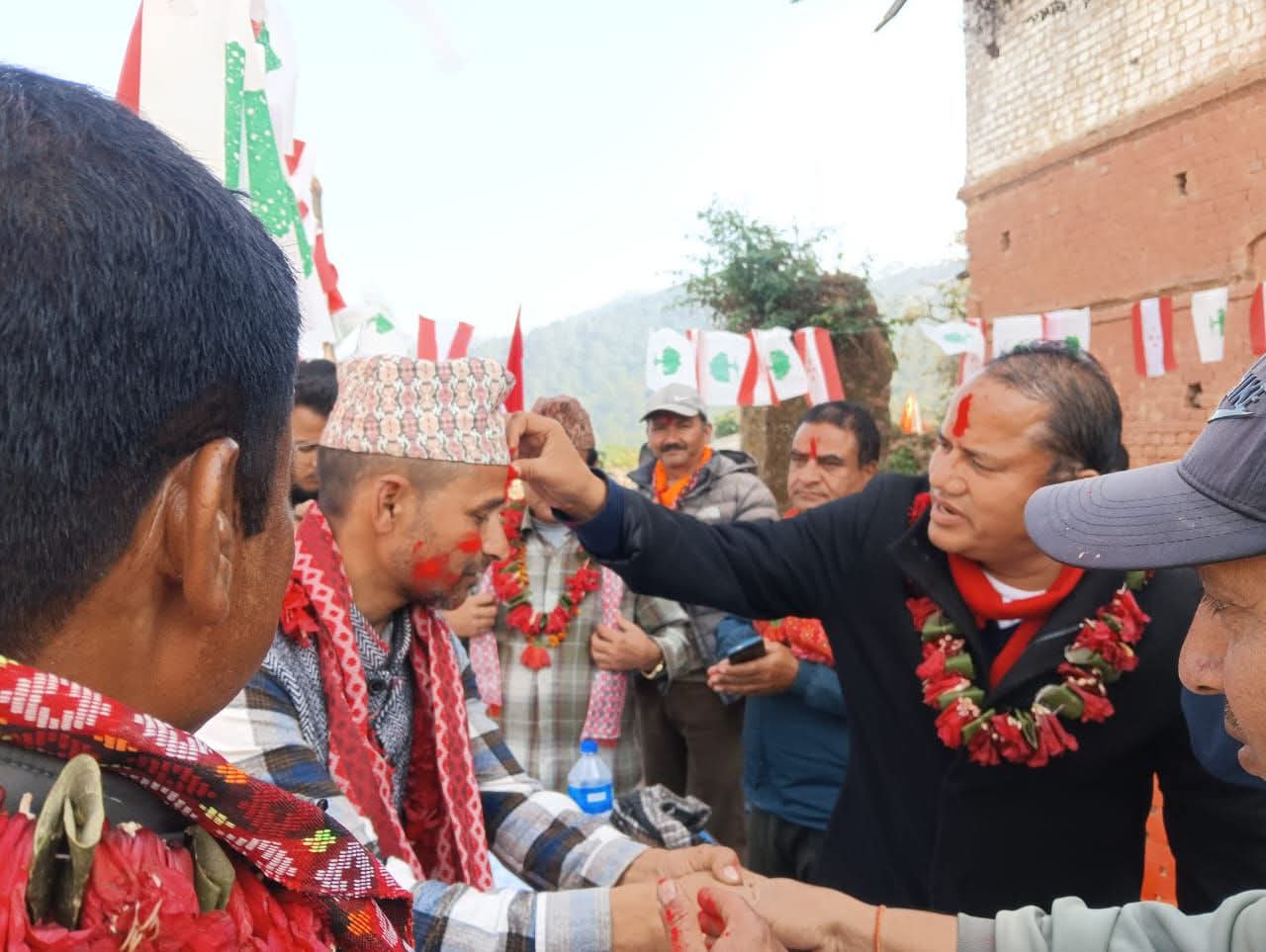 Read more about the article चुरेका बोगटीले एमाले परित्याग गर्दै कांग्रेस रोजे